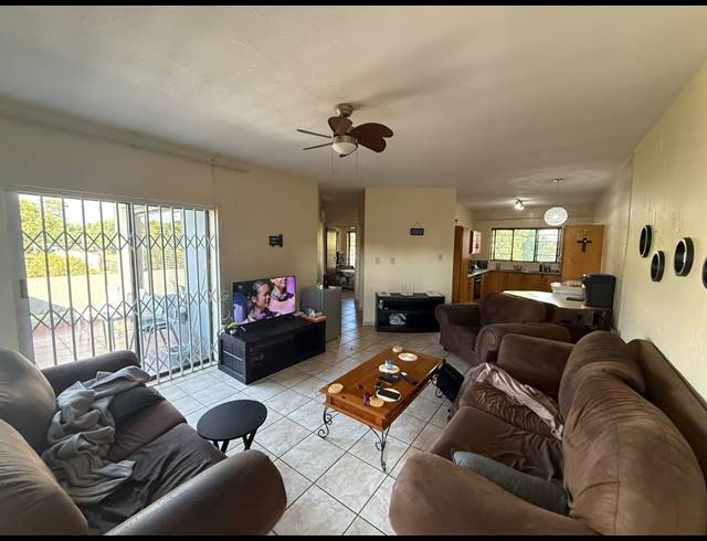 2 BEDROOM FLAT FOR SALE IN VANDERBIJLPARK SE 2